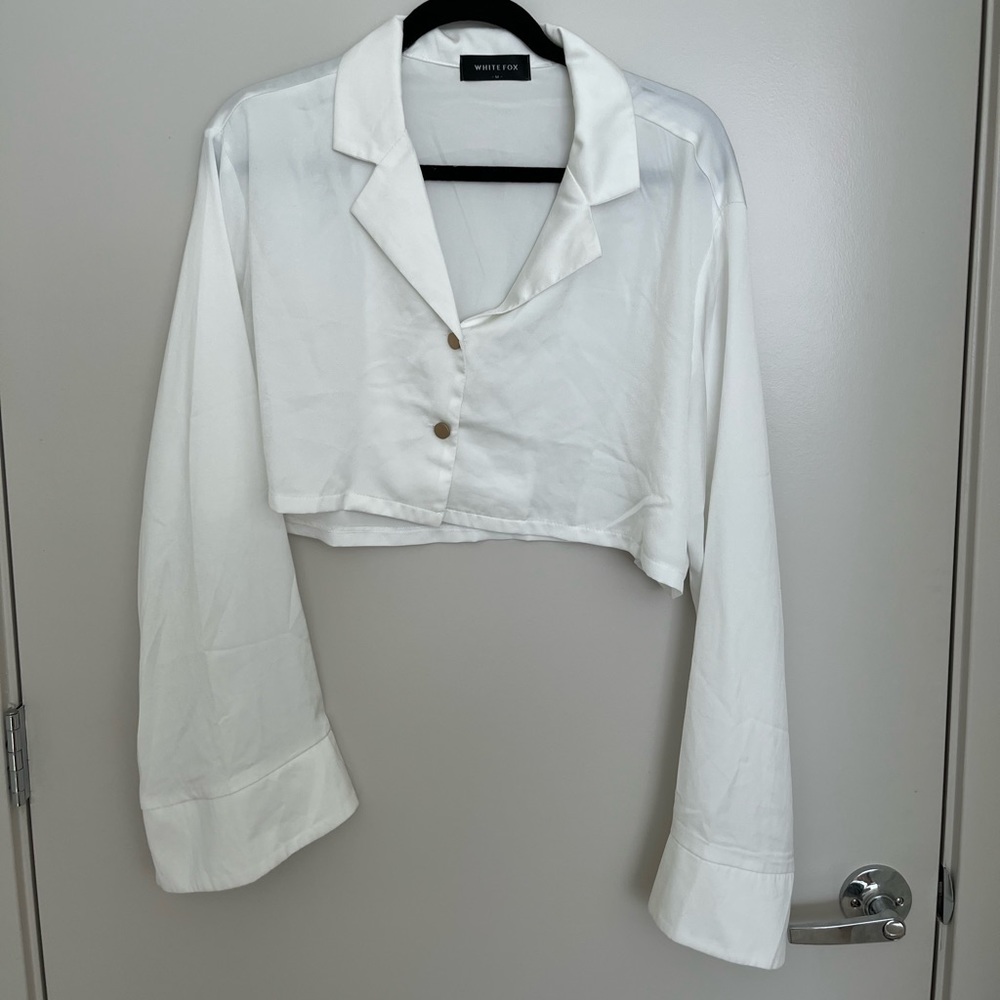 White fox size m Cropped collared top bell sleeves